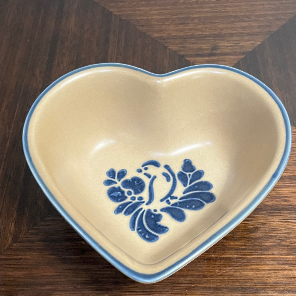 PFALTZGRAFF FOLK ART HEART SHAPED BOWL DINNERWARE